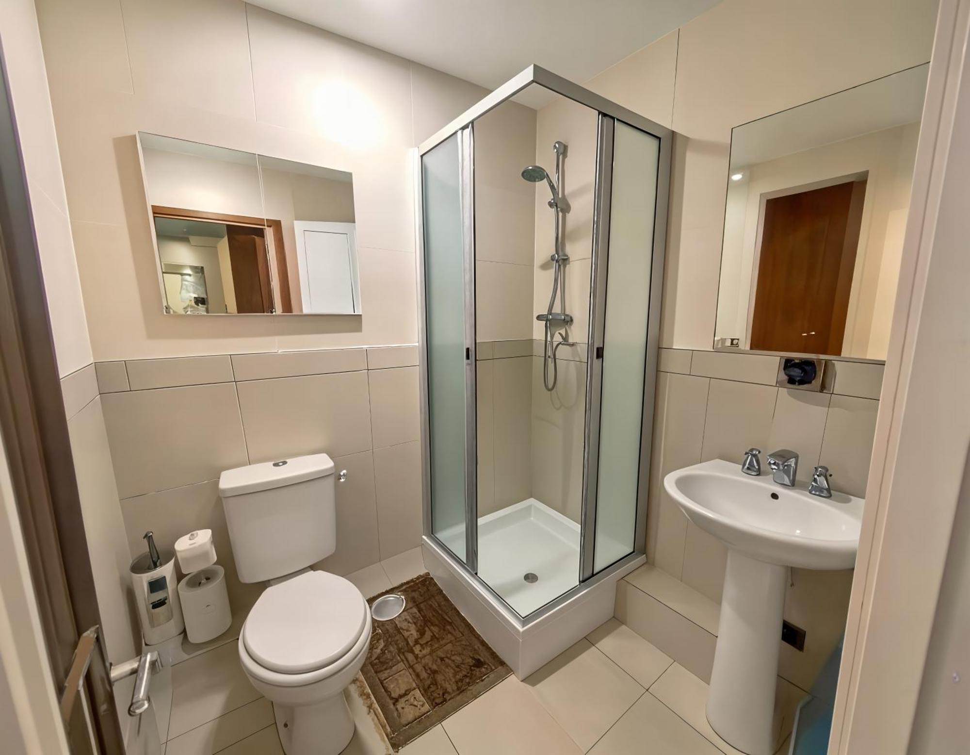 & Modern By The River Thames Homestay Oxford